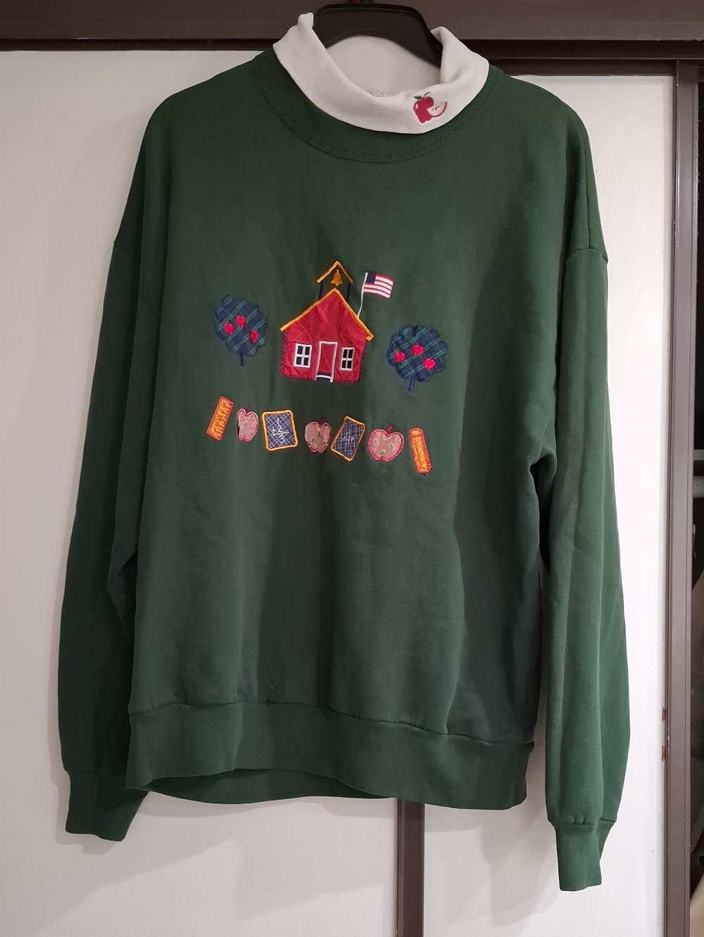 Vintage Women’s Green Cowl & Turtleneck Sweater with Embroidered House Detail